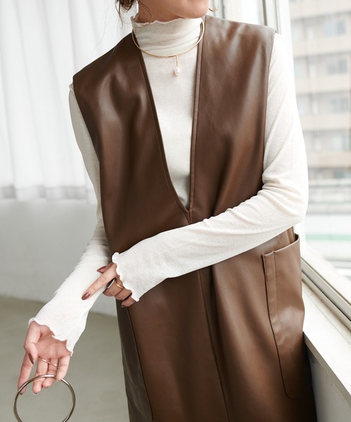 DISCOAT（ディスコート）の「FレザーVネックベスト（ベスト・レディース・ブラック/ブラウン・FREE）」の2枚目の写真