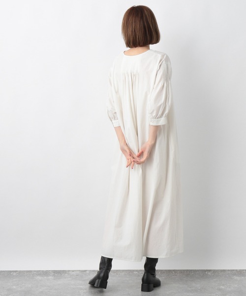 A part by(アパートバイ)の「SC*ピンタックワンピース 953306(ワンピース・レディース・チャコールグレー/オフホワイト/ブルー/グリーン・MEDIUM/LARGE)」の16枚目の写真