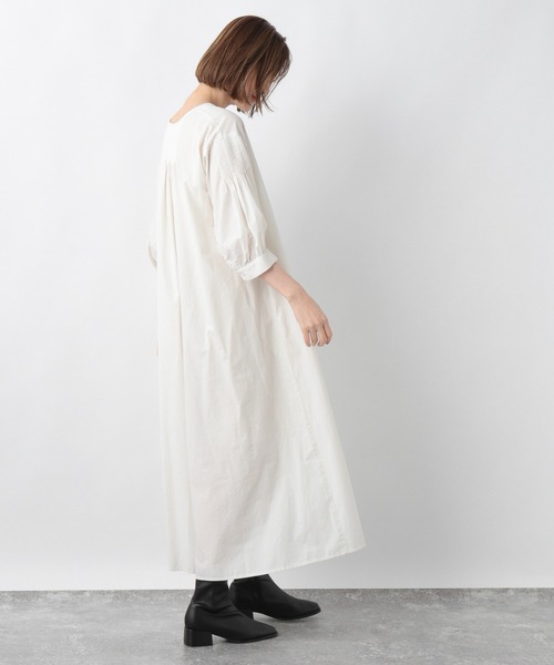 A part by(アパートバイ)の「SC*ピンタックワンピース 953306(ワンピース・レディース・チャコールグレー/オフホワイト/ブルー/グリーン・MEDIUM/LARGE)」の20枚目の写真