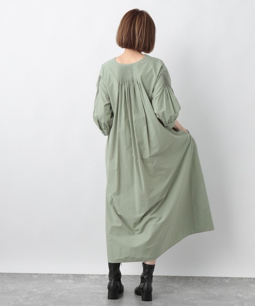 A part by(アパートバイ)の「SC*ピンタックワンピース 953306(ワンピース・レディース・チャコールグレー/オフホワイト/ブルー/グリーン・MEDIUM/LARGE)」の21枚目の写真