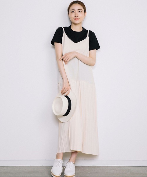 Chaco closet(チャコ クローゼット)の「裾切り替えプリーツデザインキャミワンピース(ワンピース・レディース・ブラック/ベージュ/アイボリー・FREE)」の4枚目の写真