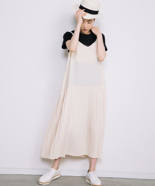 Chaco closet(チャコ クローゼット)の「裾切り替えプリーツデザインキャミワンピース(ワンピース・レディース・ブラック/ベージュ/アイボリー・FREE)」の5枚目の写真