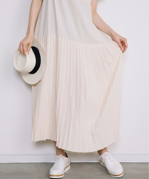 Chaco closet(チャコ クローゼット)の「裾切り替えプリーツデザインキャミワンピース(ワンピース・レディース・ブラック/ベージュ/アイボリー・FREE)」の8枚目の写真