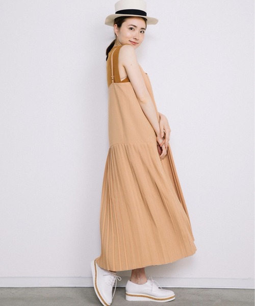 Chaco closet(チャコ クローゼット)の「裾切り替えプリーツデザインキャミワンピース(ワンピース・レディース・ブラック/ベージュ/アイボリー・FREE)」の21枚目の写真