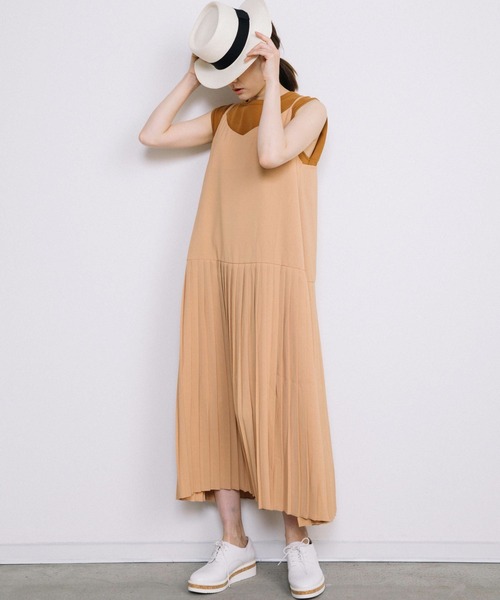 Chaco closet(チャコ クローゼット)の「裾切り替えプリーツデザインキャミワンピース(ワンピース・レディース・ブラック/ベージュ/アイボリー・FREE)」の19枚目の写真