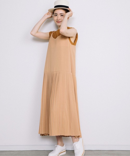 Chaco closet(チャコ クローゼット)の「裾切り替えプリーツデザインキャミワンピース(ワンピース・レディース・ブラック/ベージュ/アイボリー・FREE)」の22枚目の写真