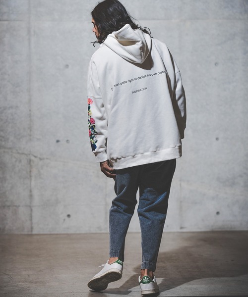 GLIMCLAP(グリムクラップ)の「mpa2710-Back side brushed sweat material printed design hoodie パーカー(パーカー・メンズ・オフホワイト/ブラック・S/M/L)」の4枚目の写真
