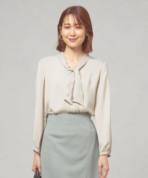 closet story(クローゼットストーリー)の「<closet story(クローゼットストーリー)>サテンドビー タイ ブラウス(シャツ/ブラウス・レディース・ライトグレー/ネイビー/ピンク・FREE)」の2枚目の写真