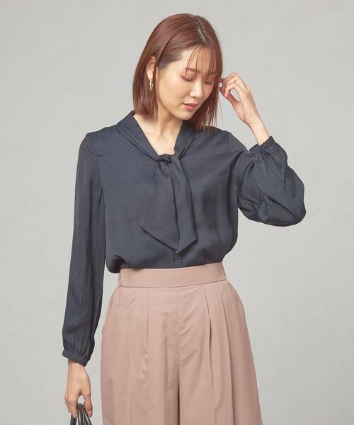 closet story(クローゼットストーリー)の「<closet story(クローゼットストーリー)>サテンドビー タイ ブラウス(シャツ/ブラウス・レディース・ライトグレー/ネイビー/ピンク・FREE)」の9枚目の写真