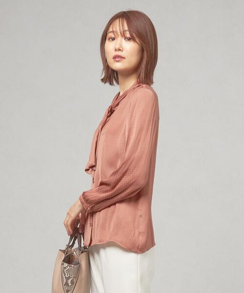 closet story(クローゼットストーリー)の「<closet story(クローゼットストーリー)>サテンドビー タイ ブラウス(シャツ/ブラウス・レディース・ライトグレー/ネイビー/ピンク・FREE)」の4枚目の写真