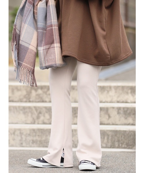 reca(レカ)の「裏起毛スリット入りフレアパンツ(その他パンツ・レディース・グレー系その他/モカ/ブラック/チャコールグレー/キャメル/パープル系その他・FREE)」の4枚目の写真