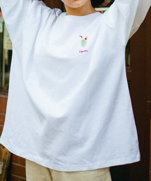 spoon store(スプーンストア)の「ワンポイント刺繍の喫茶長袖Tシャツ(Tシャツ/カットソー・レディース・ホワイト/ライトブルー/カーキ/アイボリー/ベージュ系その他/ブルー系その他/チャコール・フリー)」の2枚目の写真
