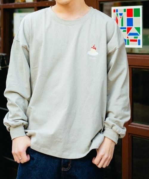 spoon store(スプーンストア)の「ワンポイント刺繍の喫茶長袖Tシャツ(Tシャツ/カットソー・レディース・ホワイト/ライトブルー/カーキ/アイボリー/ベージュ系その他/ブルー系その他/チャコール・フリー)」の1枚目の写真
