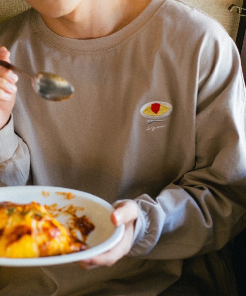 spoon store(スプーンストア)の「ワンポイント刺繍の喫茶長袖Tシャツ(Tシャツ/カットソー・レディース・ホワイト/ライトブルー/カーキ/アイボリー/ベージュ系その他/ブルー系その他/チャコール・フリー)」の17枚目の写真