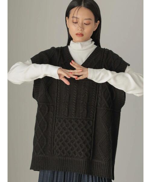 AMERICAN HOLIC（アメリカンホリック）の「Vネックパッチワークケーブルニットベスト（ベスト・レディース・ブラック/オフホワイト・M/L）」の6枚目の写真