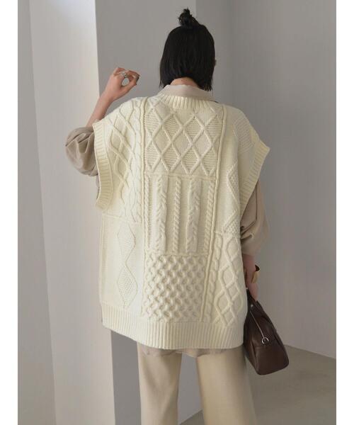 AMERICAN HOLIC（アメリカンホリック）の「Vネックパッチワークケーブルニットベスト（ベスト・レディース・ブラック/オフホワイト・M/L）」の8枚目の写真