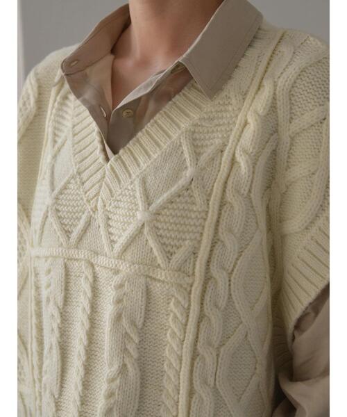 AMERICAN HOLIC（アメリカンホリック）の「Vネックパッチワークケーブルニットベスト（ベスト・レディース・ブラック/オフホワイト・M/L）」の9枚目の写真