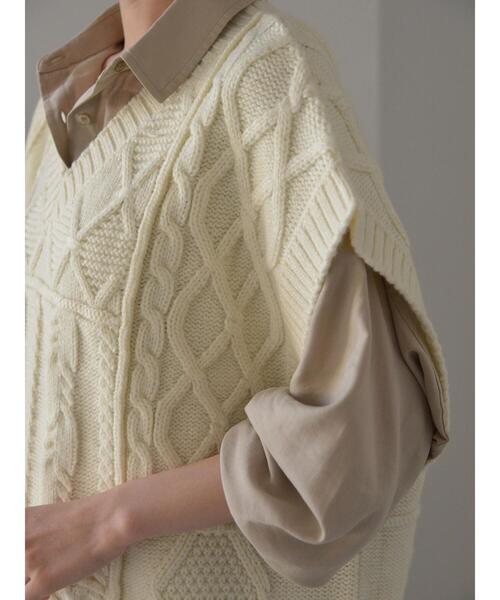 AMERICAN HOLIC（アメリカンホリック）の「Vネックパッチワークケーブルニットベスト（ベスト・レディース・ブラック/オフホワイト・M/L）」の10枚目の写真