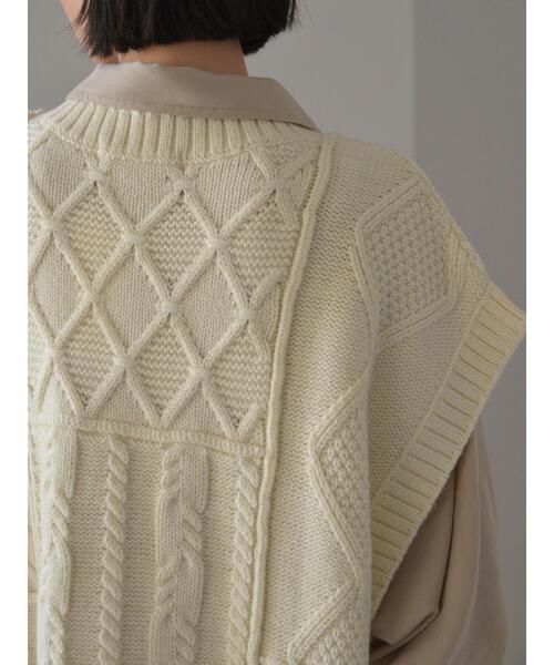 AMERICAN HOLIC（アメリカンホリック）の「Vネックパッチワークケーブルニットベスト（ベスト・レディース・ブラック/オフホワイト・M/L）」の11枚目の写真