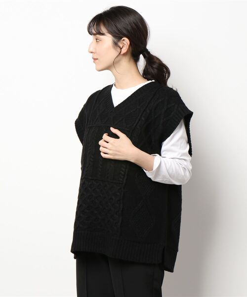 AMERICAN HOLIC（アメリカンホリック）の「Vネックパッチワークケーブルニットベスト（ベスト・レディース・ブラック/オフホワイト・M/L）」の3枚目の写真