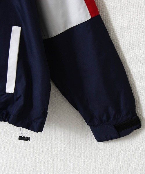 FILA(フィラ)の「【FILA】バイカラーフードライトジャケット(マウンテンパーカー・メンズ・ブラック/ネイビー/カーキ・MEDIUM/LARGE/X-LARGE)」の8枚目の写真