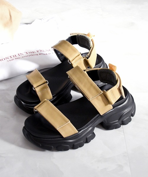 NOFALL（ノーフォール）の「厚底スニーカーソールベルクロサンダル（サンダル・レディース・ベージュ/ホワイト/ブラック/シルバー・S/L/3L/LL/M）」の4枚目の写真