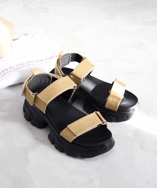 NOFALL（ノーフォール）の「厚底スニーカーソールベルクロサンダル（サンダル・レディース・ベージュ/ホワイト/ブラック/シルバー・S/L/3L/LL/M）」の6枚目の写真