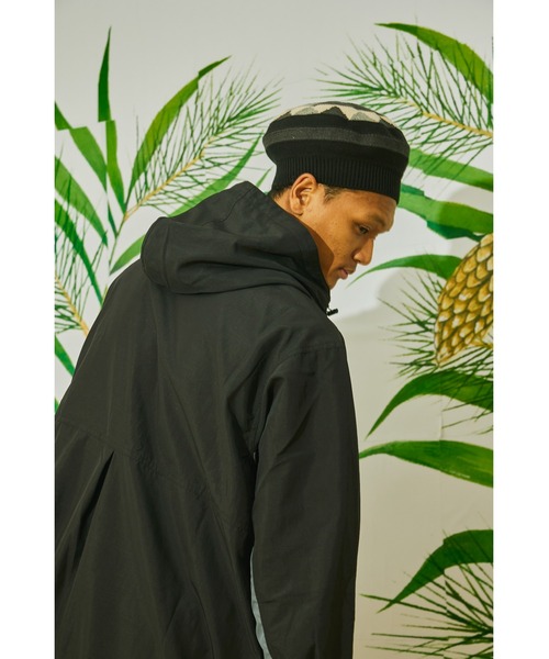 AlexanderLeeChang(アレキサンダーリーチャン)の「AlexanderLeeChang/アレキサンダーリーチャン BIG ANORAK ビッグシルエットアノラック(ナイロンジャケット・メンズ・ブラック/パープル/イエロー・2/3)」の2枚目の写真