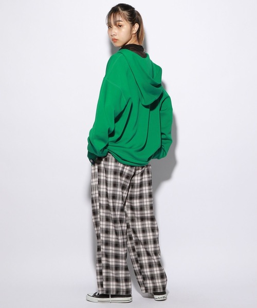 PBLIM（ページボーイリム）の「【PAGEBOYLIM】カラーダンボールパーカー（パーカー・レディース・ブルー/ブラック/グリーン・LARGE/MEDIUM）」の14枚目の写真