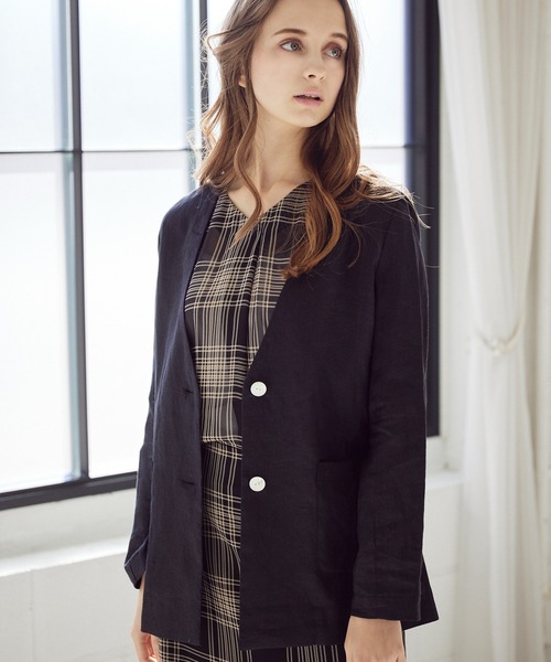 INED CLARO（イネドクラロ）の「Vネックリネンジャケット（テーラードジャケット・レディース・ブラック/キャメル・フリー）」の2枚目の写真