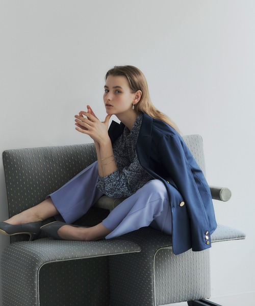 YECCA VECCA（イェッカヴェッカ）の「P.金釦テーラードジャケット　＊◆（テーラードジャケット・レディース・ネイビー/グレイッシュベージュ・FREE）」の2枚目の写真