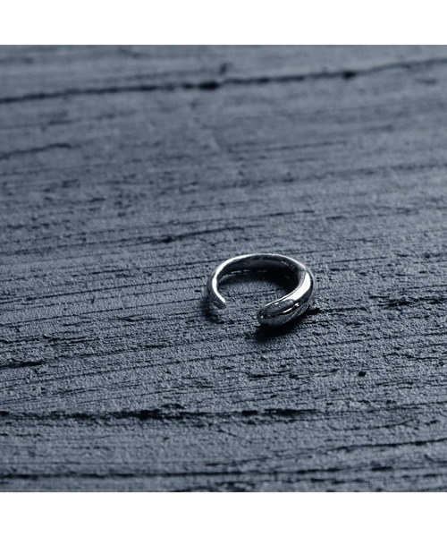 YArKA(ヤーカ)の「【YArKA/ヤーカ】silver925 pole line ear cuff /シンプルイヤーカフ シルバー925(イヤーカフ・レディース・シルバー・FREE)」の3枚目の写真