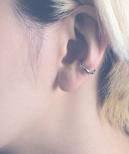 YArKA(ヤーカ)の「【YArKA/ヤーカ】silver925 pole line ear cuff /シンプルイヤーカフ シルバー925(イヤーカフ・レディース・シルバー・FREE)」の9枚目の写真