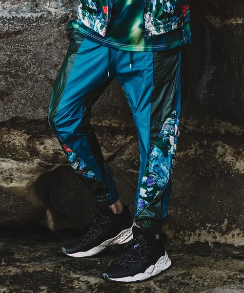 NO ID.（ノーアイディ）の「【NO ID.】Multi Color Changing Track Pants / マルチ カラー チェンジング トラック パンツ（その他パンツ・メンズ・ブラック/グリーン/ネイビー/オレンジ・1/2）」の3枚目の写真