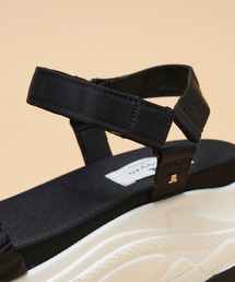 LANVIN en Bleu（ランバンオンブルー）の「ギャザースポーツサンダル