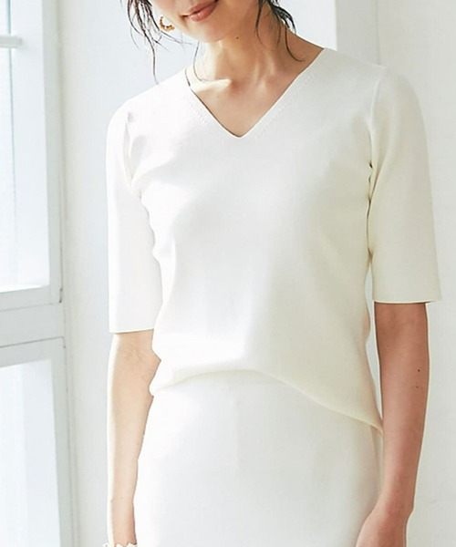 RIVE DROITE(リヴドロワ)の「クールタッチUVVネックニット(ニット/セーター・レディース・オフホワイト/チャコールグレー/ベージュ/バイオレット・FREE)」の2枚目の写真