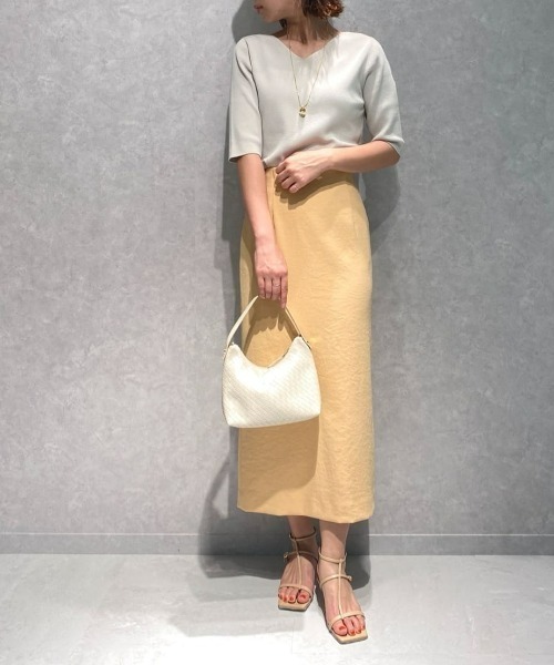 RIVE DROITE(リヴドロワ)の「クールタッチUVVネックニット(ニット/セーター・レディース・オフホワイト/チャコールグレー/ベージュ/バイオレット・FREE)」の10枚目の写真