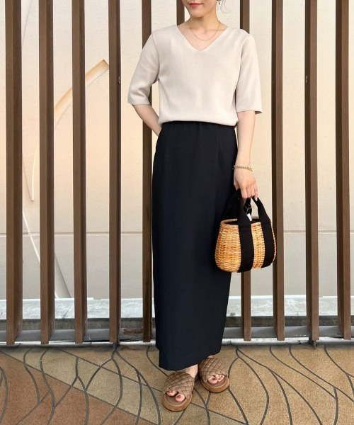 RIVE DROITE(リヴドロワ)の「クールタッチUVVネックニット(ニット/セーター・レディース・オフホワイト/チャコールグレー/ベージュ/バイオレット・FREE)」の8枚目の写真