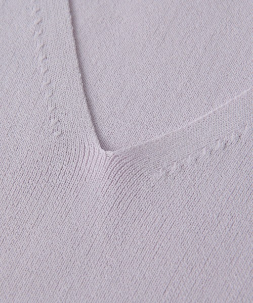 RIVE DROITE(リヴドロワ)の「クールタッチUVVネックニット(ニット/セーター・レディース・オフホワイト/チャコールグレー/ベージュ/バイオレット・FREE)」の18枚目の写真