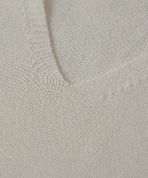 RIVE DROITE(リヴドロワ)の「クールタッチUVVネックニット(ニット/セーター・レディース・オフホワイト/チャコールグレー/ベージュ/バイオレット・FREE)」の20枚目の写真