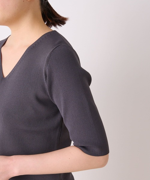 RIVE DROITE(リヴドロワ)の「クールタッチUVVネックニット(ニット/セーター・レディース・オフホワイト/チャコールグレー/ベージュ/バイオレット・FREE)」の14枚目の写真