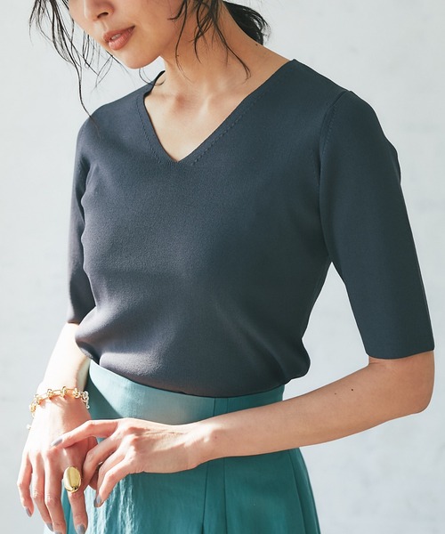 RIVE DROITE(リヴドロワ)の「クールタッチUVVネックニット(ニット/セーター・レディース・オフホワイト/チャコールグレー/ベージュ/バイオレット・FREE)」の22枚目の写真