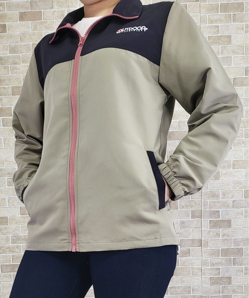 OUTDOOR PRODUCTS（アウトドアプロダクツ）の「UVピーチタフタ ZIP配色ジャケット（ナイロンジャケット・レディース・イエロー/グレイッシュベージュ/カーキ・L/M/LL）」の3枚目の写真