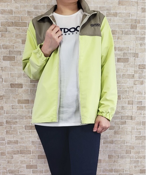 OUTDOOR PRODUCTS（アウトドアプロダクツ）の「UVピーチタフタ ZIP配色ジャケット（ナイロンジャケット・レディース・イエロー/グレイッシュベージュ/カーキ・L/M/LL）」の4枚目の写真