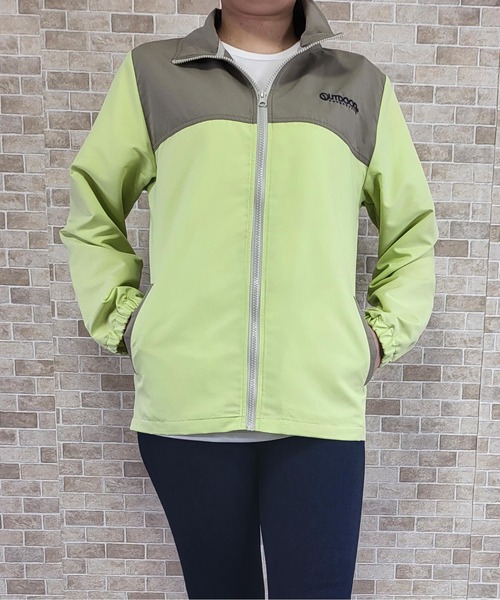 OUTDOOR PRODUCTS（アウトドアプロダクツ）の「UVピーチタフタ ZIP配色ジャケット（ナイロンジャケット・レディース・イエロー/グレイッシュベージュ/カーキ・L/M/LL）」の7枚目の写真