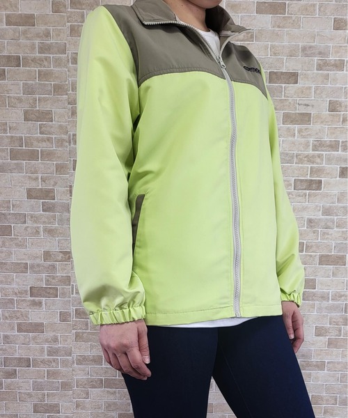 OUTDOOR PRODUCTS（アウトドアプロダクツ）の「UVピーチタフタ ZIP配色ジャケット（ナイロンジャケット・レディース・イエロー/グレイッシュベージュ/カーキ・L/M/LL）」の9枚目の写真