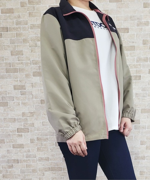 OUTDOOR PRODUCTS（アウトドアプロダクツ）の「UVピーチタフタ ZIP配色ジャケット（ナイロンジャケット・レディース・イエロー/グレイッシュベージュ/カーキ・L/M/LL）」の18枚目の写真