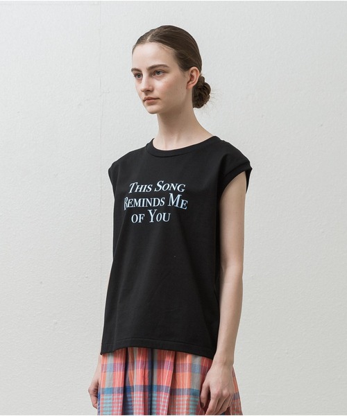 ALLUMER（アリュメール）の「ノースリーブプリントTシャツ(This Song Reminds Me Of You)（Tシャツ/カットソー・レディース・ホワイト/ブラック・1）」の13枚目の写真