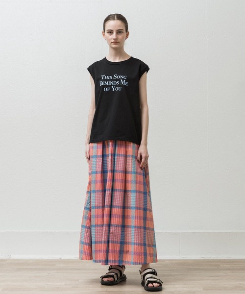 ALLUMER（アリュメール）の「ノースリーブプリントTシャツ(This Song Reminds Me Of You)（Tシャツ/カットソー・レディース・ホワイト/ブラック・1）」の16枚目の写真