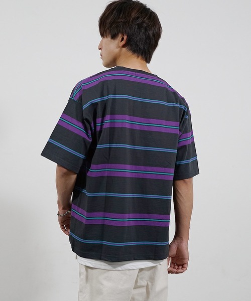 MinoriTY（マイノリティ）の「【MinoriTY】マルチボーダービッグTシャツ 半袖 ビッグシルエット オーバーサイズ コットン メンズ 夏服 秋服 インナー（Tシャツ/カットソー・メンズ・ホワイト/ブラック/ネイビー/オレンジ/グリーン/マスタード/ホワイト系その他/ブラック系その他/グリーン系その他/チャコール・L/M）」の4枚目の写真